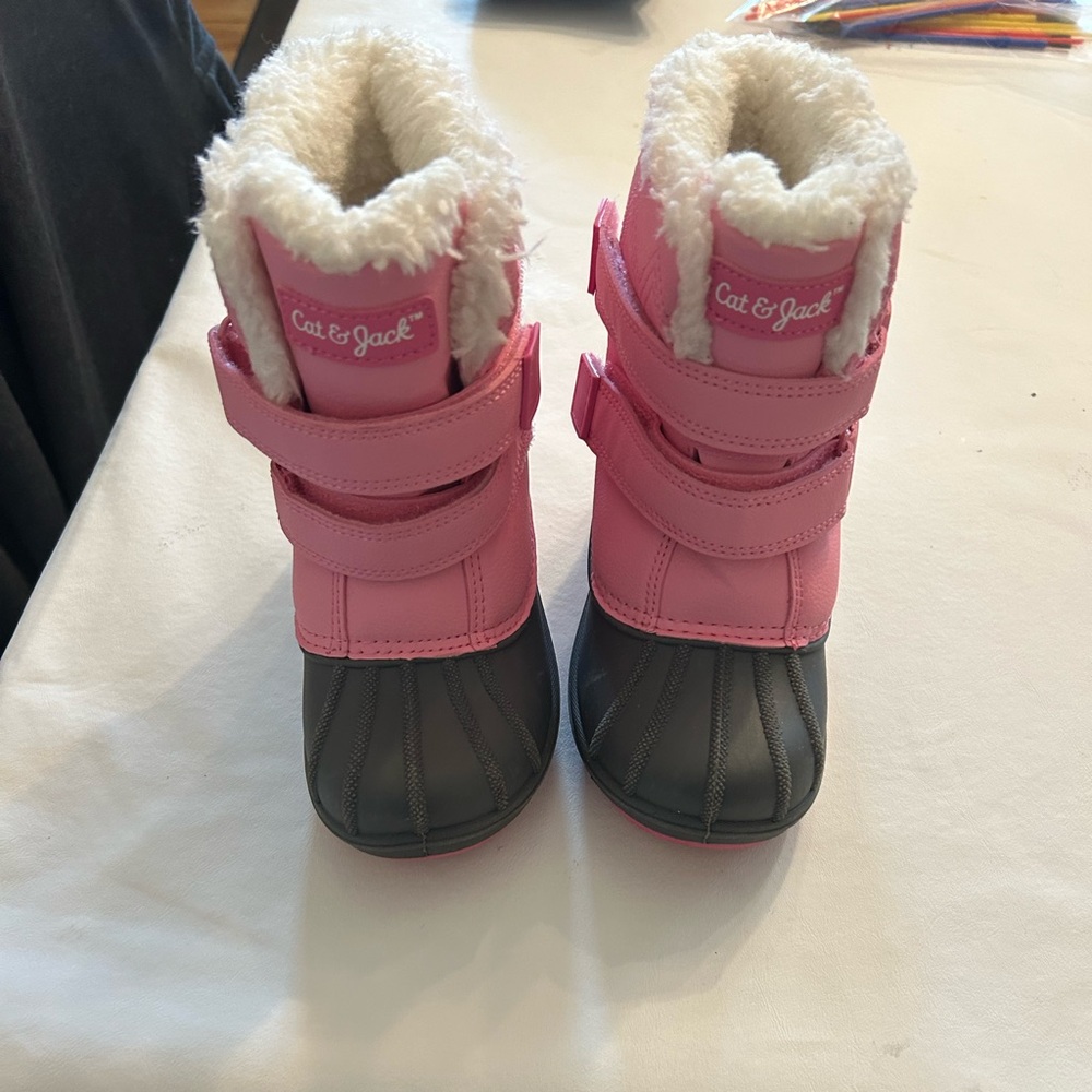 Size ten cat and jack snow boots